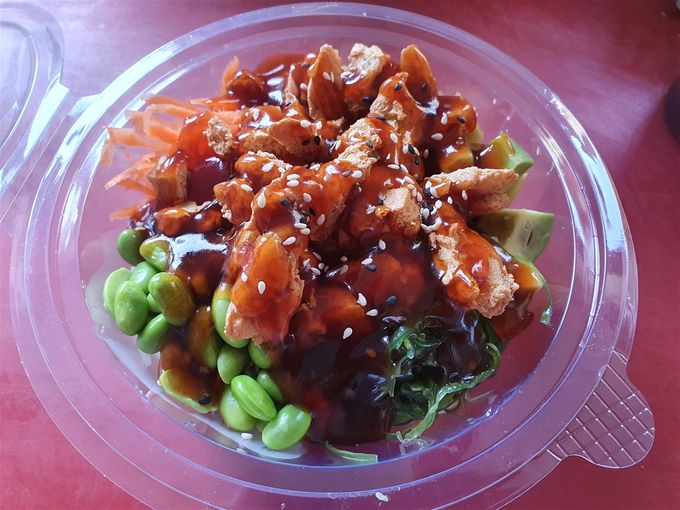 Poke bowl 600cc chicken vegetarisch €10,00